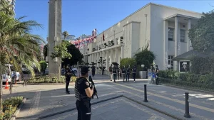 istanbul-merkezli-3-ayri-yolsuzluk-sorusturmasinda-15-supheliden-13u-gozaltina-alindi