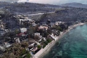 canakkale-guzelyalidaki-yanginda-villalar-kul-oldu-poster