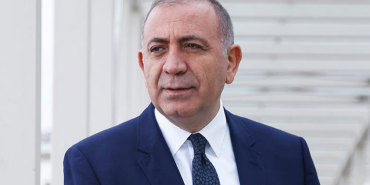 kayyum-kararinin-ardindan-chpyi-chpliler-yonetecek-diyen-gursel-tekin-partisinden-istifa-ettigini-aciklamisti-1wea