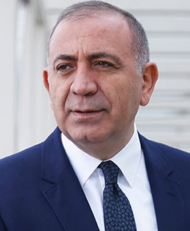 kayyum-kararinin-ardindan-chpyi-chpliler-yonetecek-diyen-gursel-tekin-partisinden-istifa-ettigini-aciklamisti-1wea