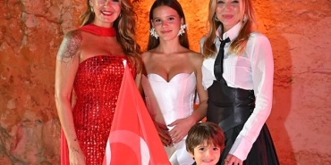 pinar-altug-un-kizi-su-mankenlik-yapti-gorenler-begeni-yagdirdi-5846